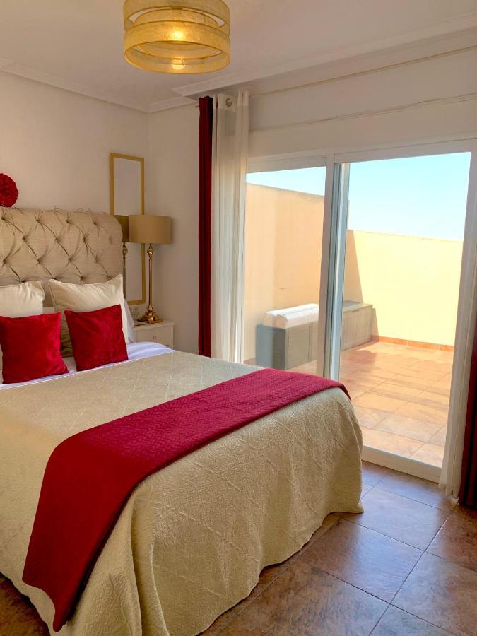Atico Deluxe Entre Centro Y Playa Salinas Con Terraza, Wifi, Piscina Climatizada, Gym, Sauna Y Garaje -Smart Tv Рокетас-де-Мар Экстерьер фото
