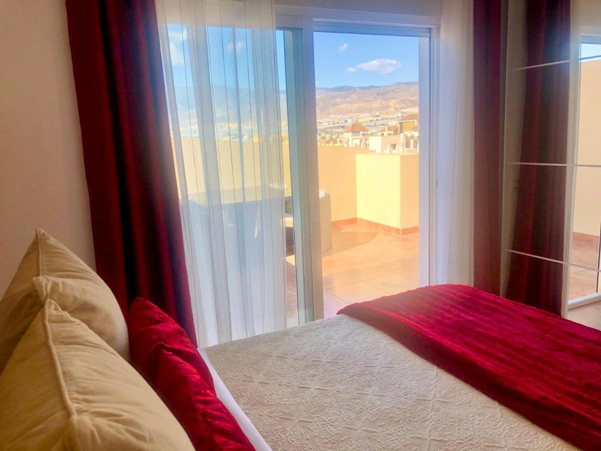 Atico Deluxe Entre Centro Y Playa Salinas Con Terraza, Wifi, Piscina Climatizada, Gym, Sauna Y Garaje -Smart Tv Рокетас-де-Мар Экстерьер фото